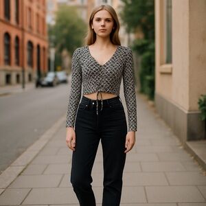 Lulus M Long Sleeves Short Top Lightweight Style# 120T1849 Black/white‎